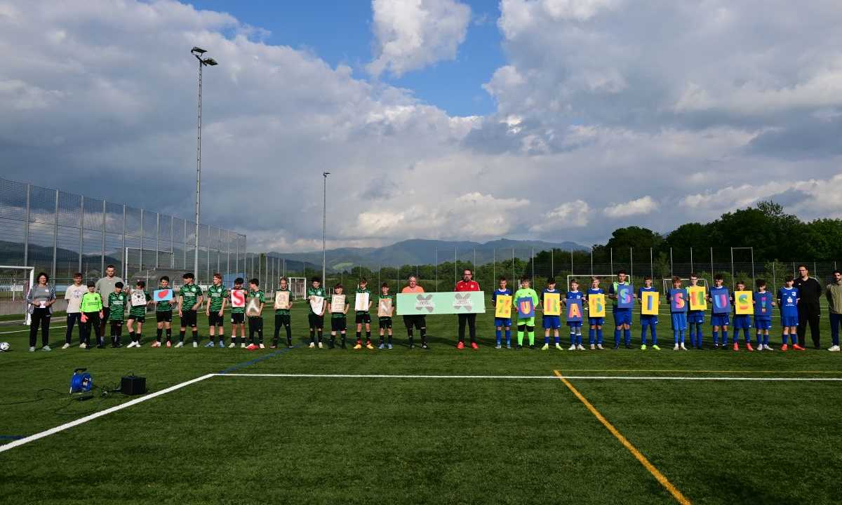 Klare Botschaft auf dem Fußballplatz – C2-Junioren setzen Zeichen gegen Rassismus